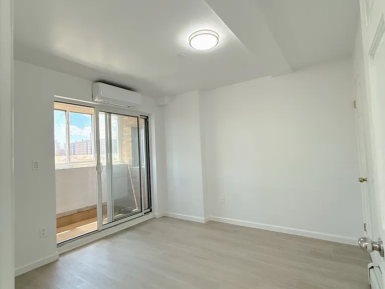4318 Robinson St #7D — Photo 5