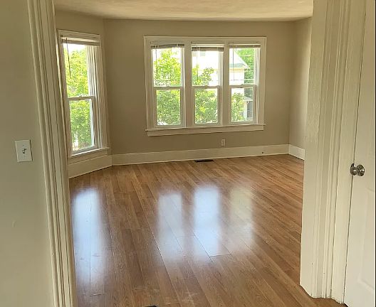 3rd image of 108 Carrier St NE #1