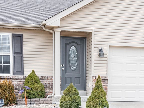 3rd image of 39 Rockport Ct