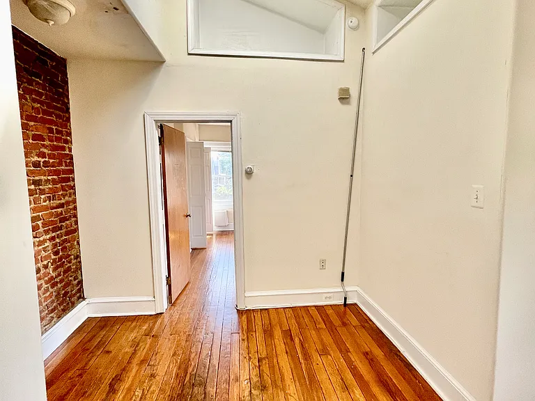 253 W Hansberry St #3F — Photo 10