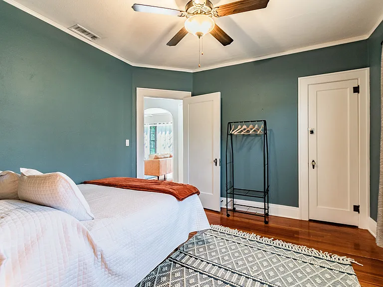 310 E Paris St — Photo 10