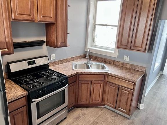5th image of 2447 W Flournoy St APT 3
