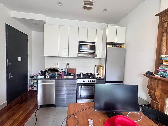 3rd image of 678 Saint Marks Ave APT 2R