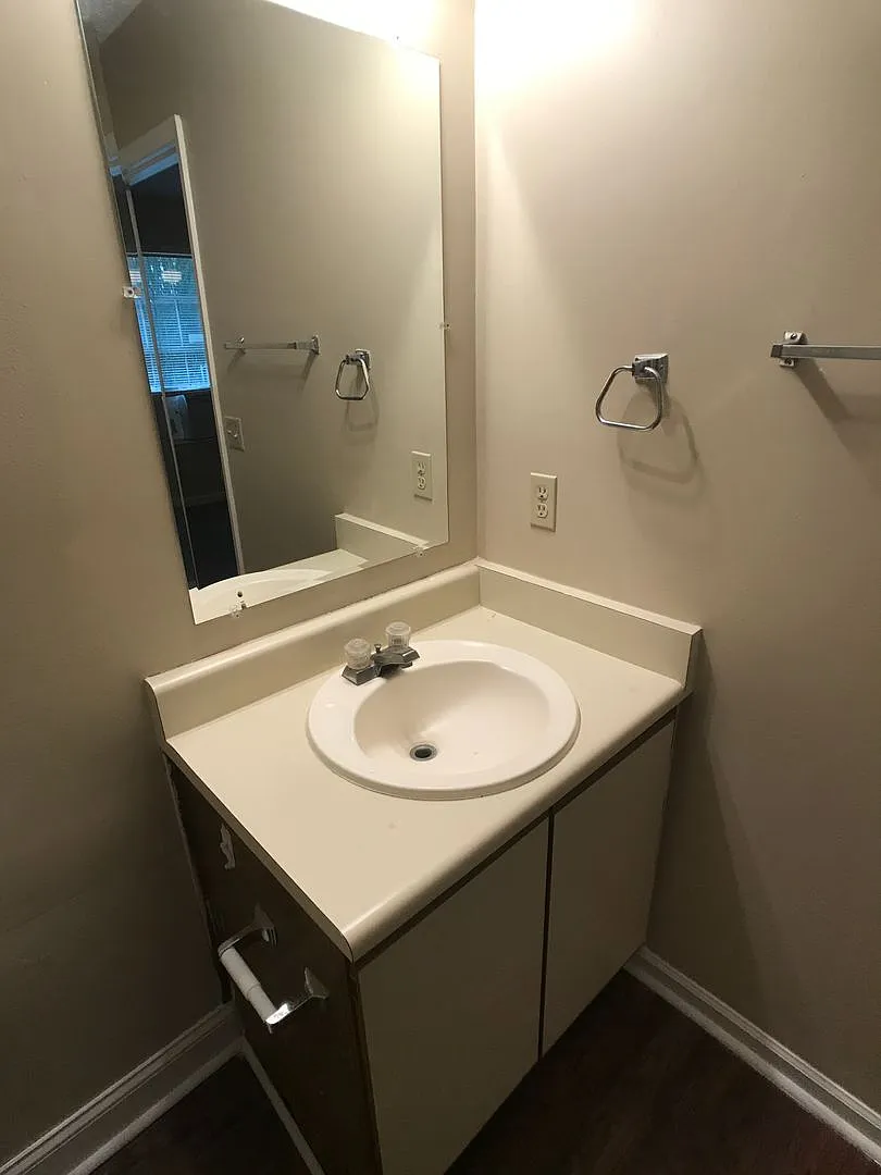 Three Bedroom House on Savannah Southside — Photo 2