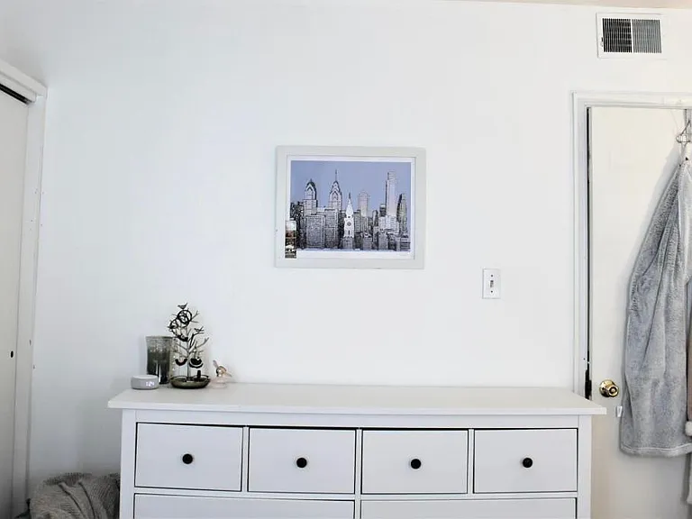 Large 2nd floor bedroom