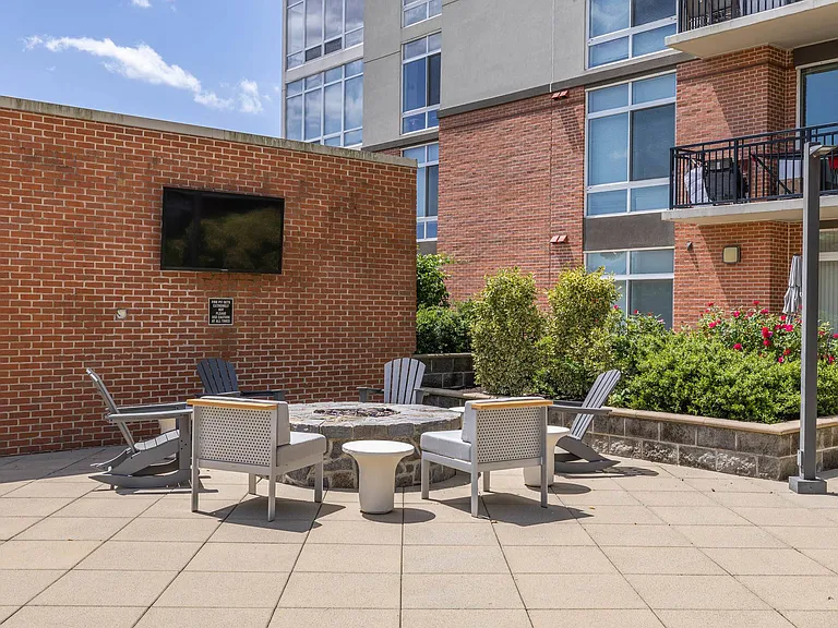Postmark Apartments — Photo 9