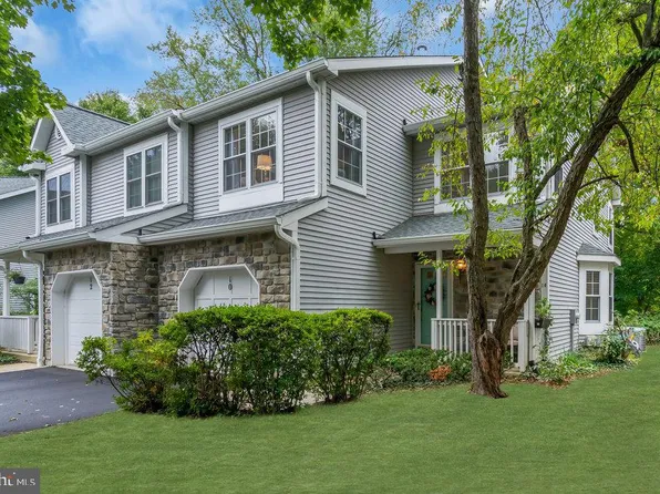 10 Stonerise Dr, Lawrence Township, NJ 08648
