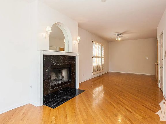 3rd image of 850 N Wood St #2B