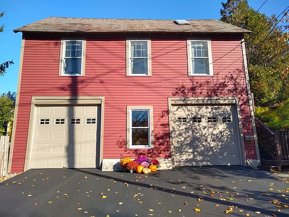 Stand-alone carriage house = no shared walls or ceilings. West facing = beautiful afternoon sun! #NoFilter