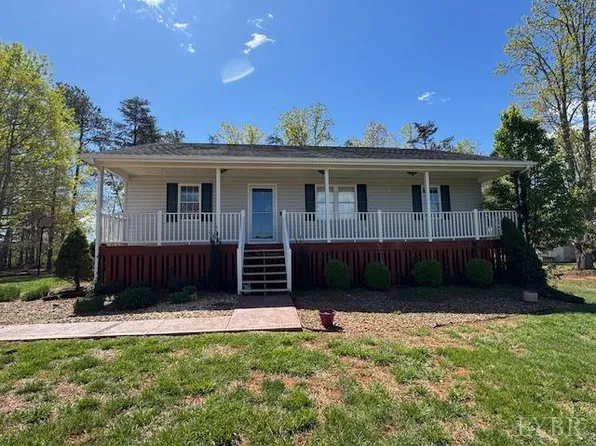 393 Soybean Dr, Appomattox, VA 24522