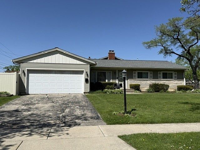 1st image of 818 Leahy Cir