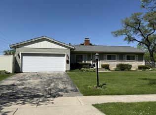 818 Leahy Cir, Des Plaines, IL 60016