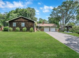 3 Guinevere Ln, Nesconset, NY 11767