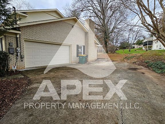 3rd image of 9505 Briarwood Dr