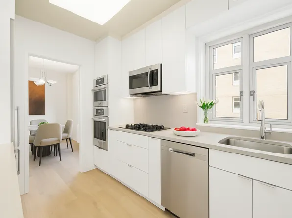 20 East 9th Street image 7 of 29