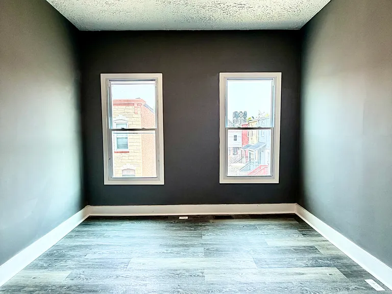 500 N Port St — Photo 10