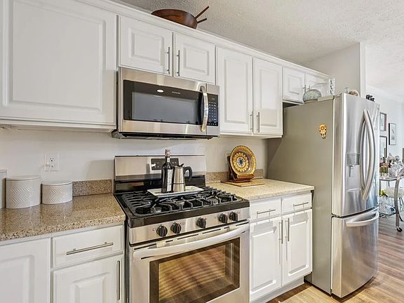 Kitchen 1 -SS Appliances Gas Range