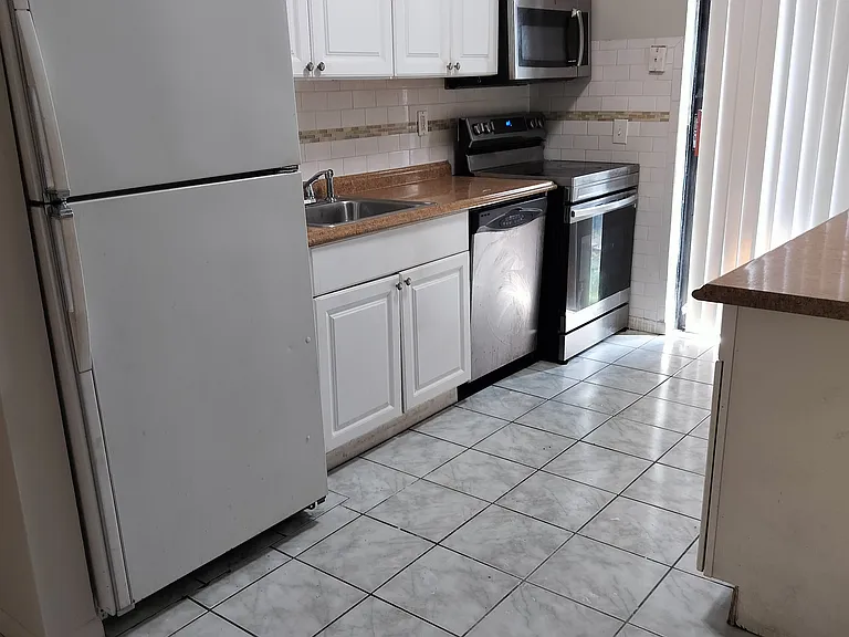 6175 SW 48th Ct — Photo 6
