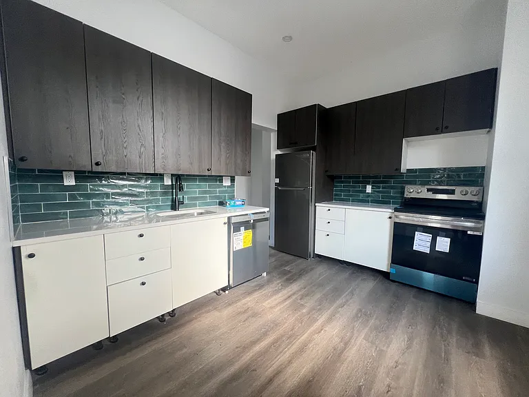 312 W 37th St #A — Photo 24