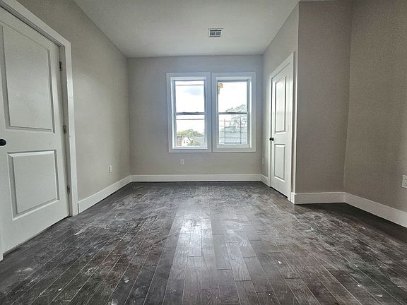 4th image of 190 Park St #103