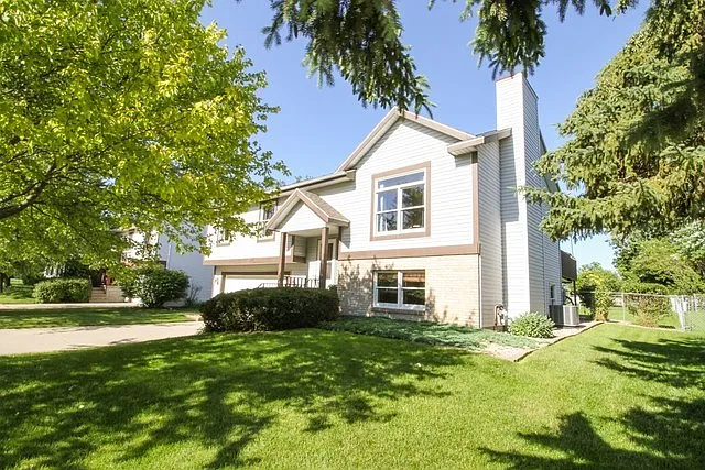 1602 Bensington Ct photo 1