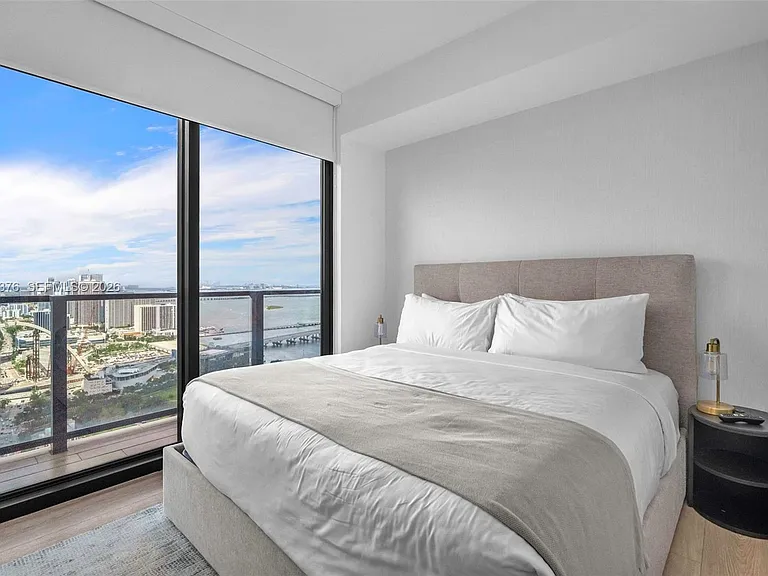 398 NE 5th St #Penthouse 4701 — Photo 26