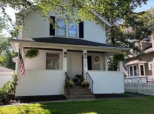 1060 Griffith Rd, Lake Forest, IL 60045