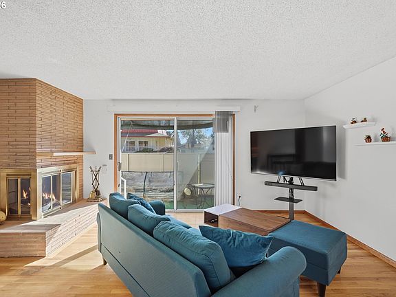 3rd image of 2114 SE 148th Pl