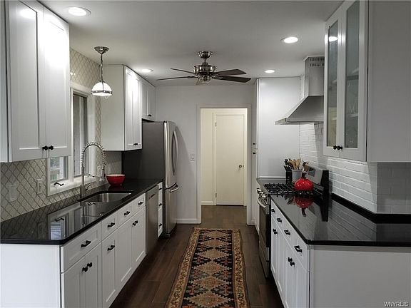 4th image of 318 Riverview Dr