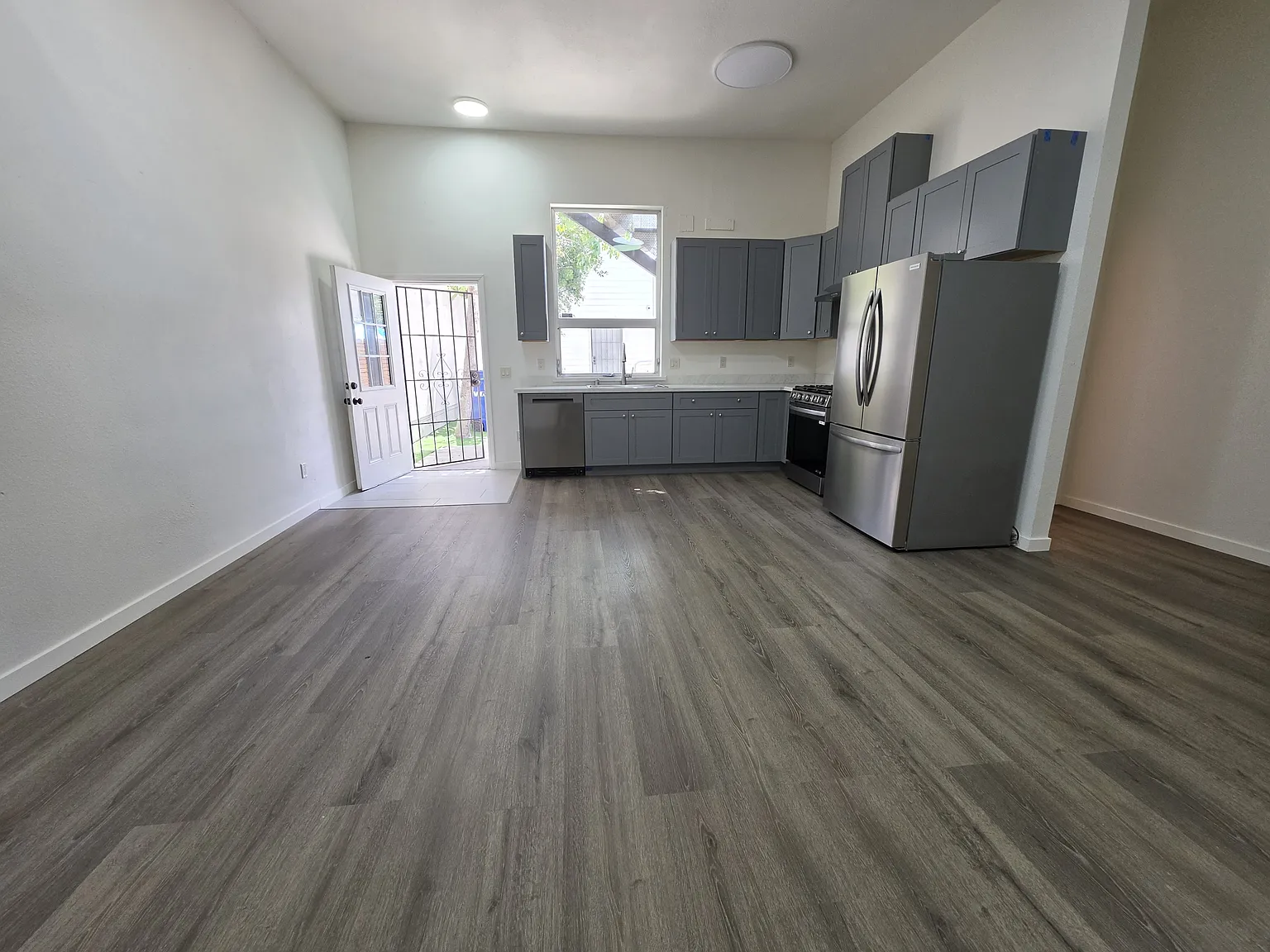2 bed, $2,500 — Photo 2