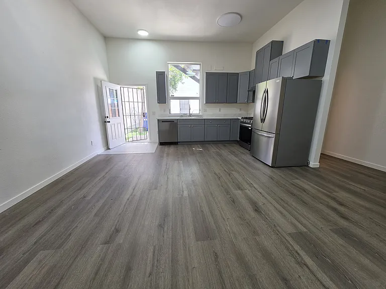 2323 Market St #B — Photo 2
