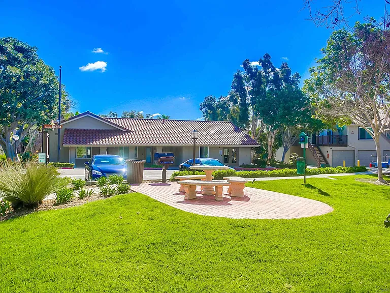 3513 Caminito Sierra #302 — Photo 35
