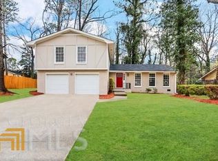 523 Rockborough Dr, Stone Mountain, GA 30083
