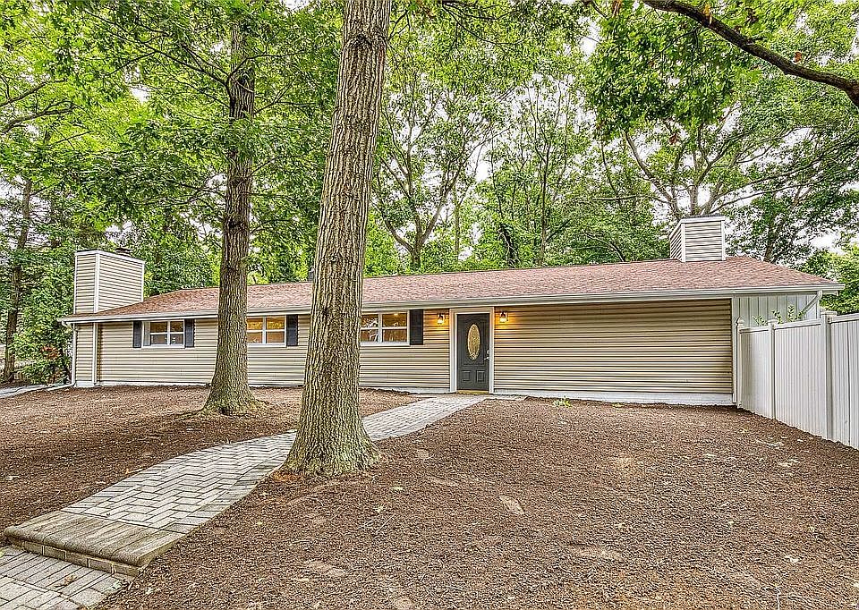 1st image of 29 Clover Dr