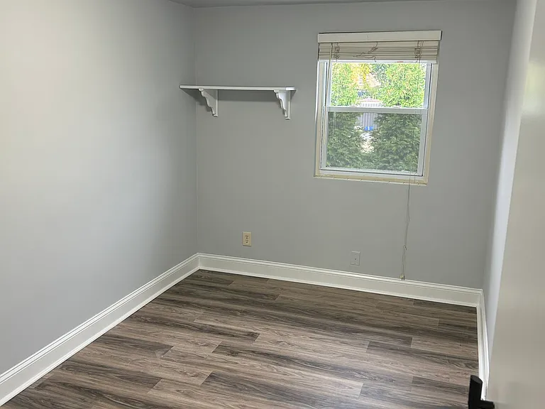 143 W Maryland Ave — Photo 5
