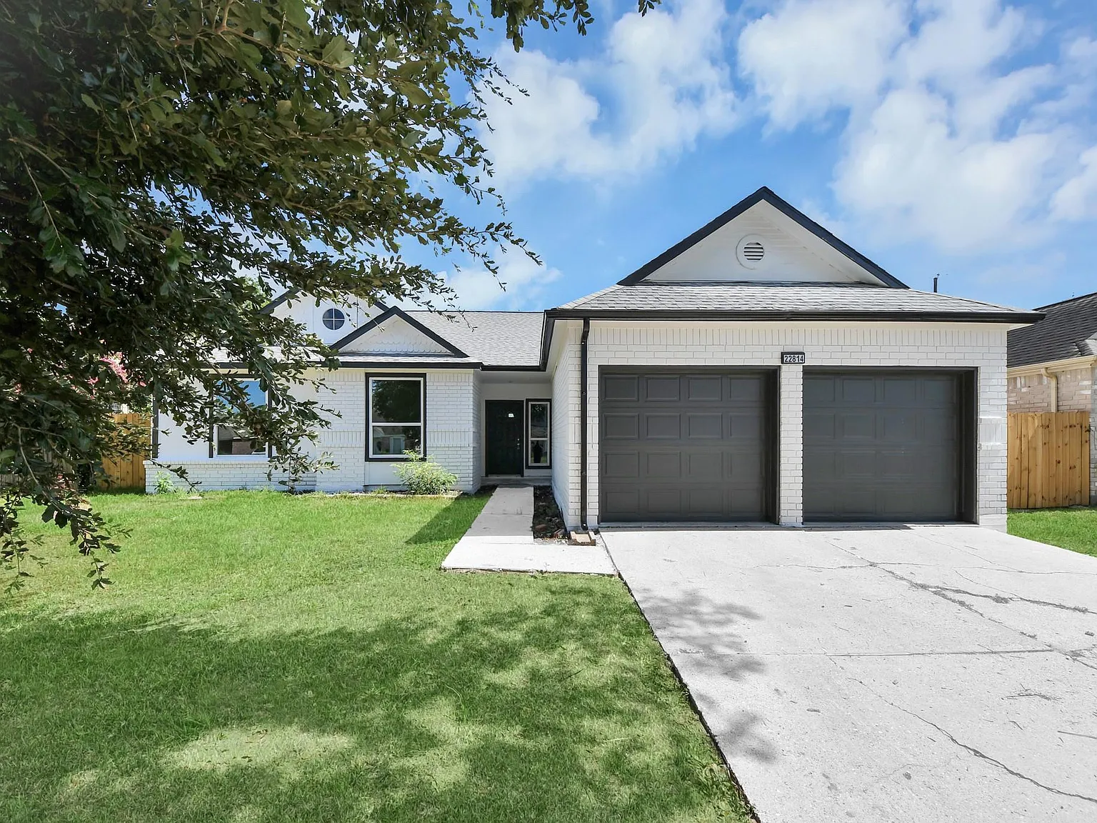 3 bed, 2.0 bath, 1729 sqft, $2,200 — Photo 3