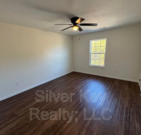 141-155 Oak St #155 — Photo 12