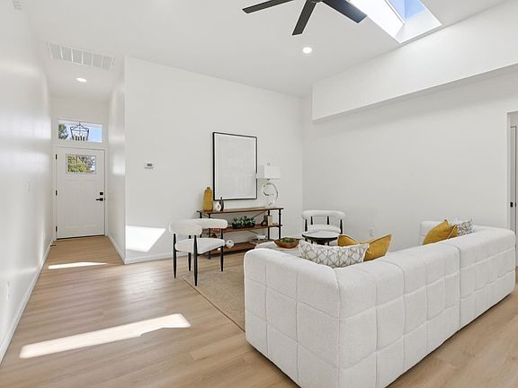 4th image of 368 Bonnie Court