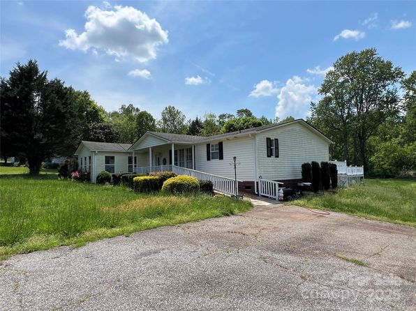 169 Meadow Creek Dr, Forest City, NC 28043