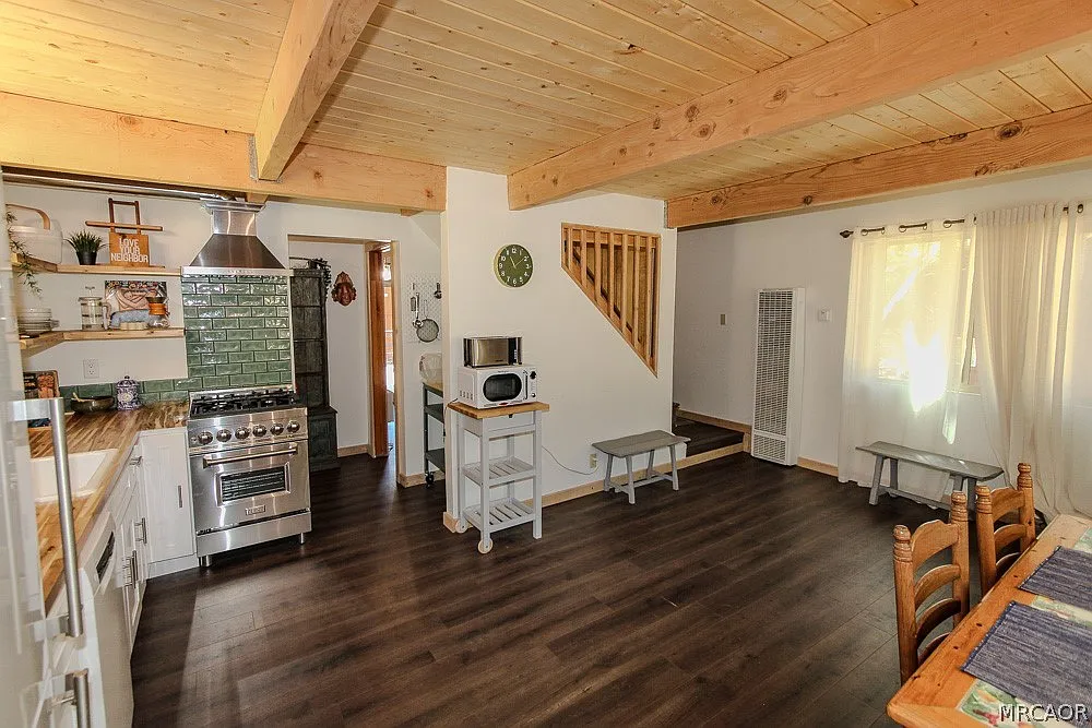 2 bed, 1.0 bath, 1202 sqft, $1,700 — Photo 3