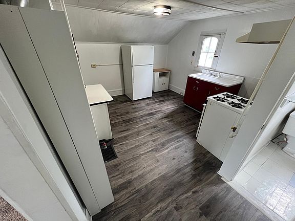 2nd image of 418 Jackson Ave #1/2