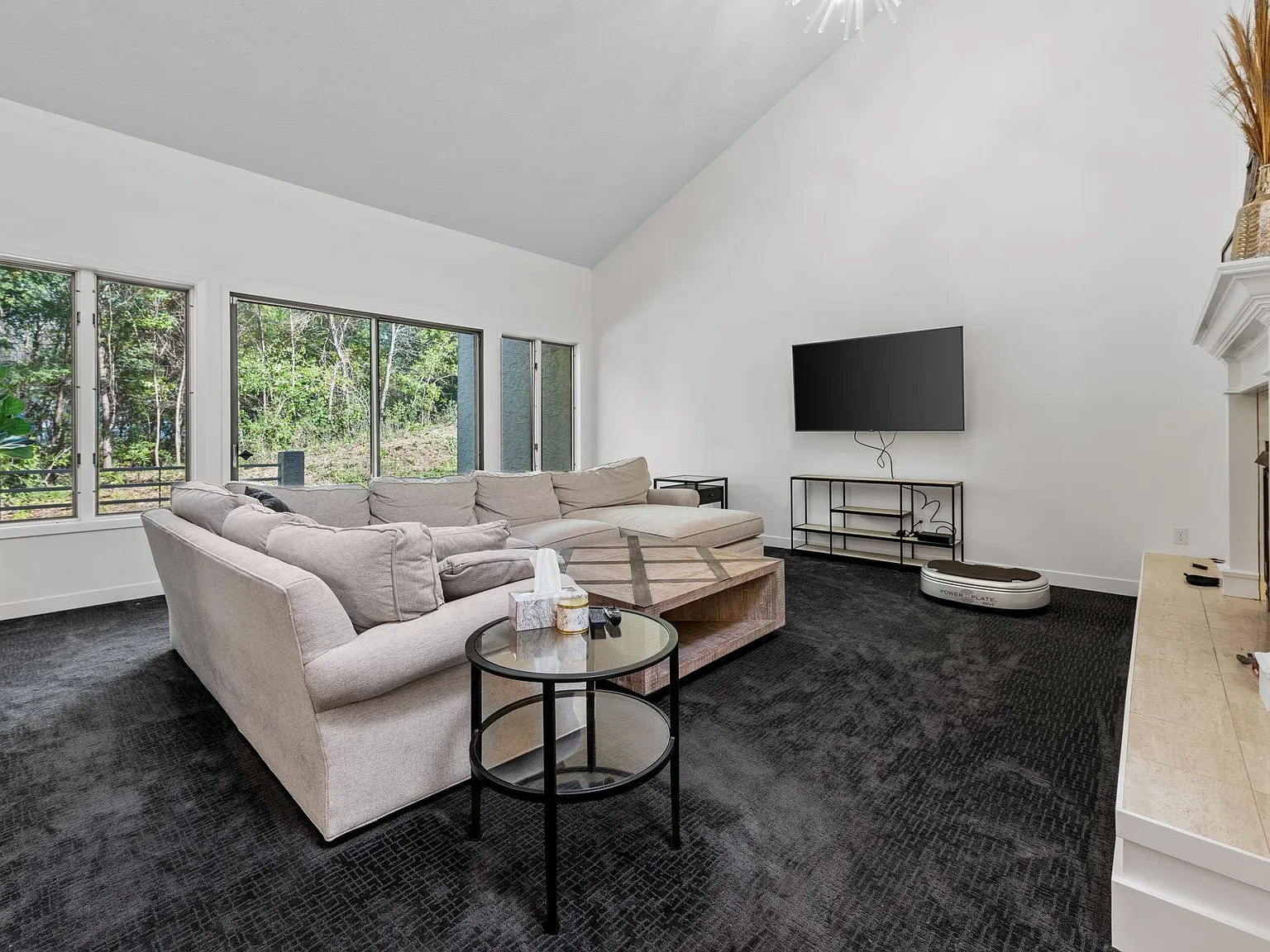 3 bed, 3.5 bath, 3844 sqft, $3,495 — Photo 2