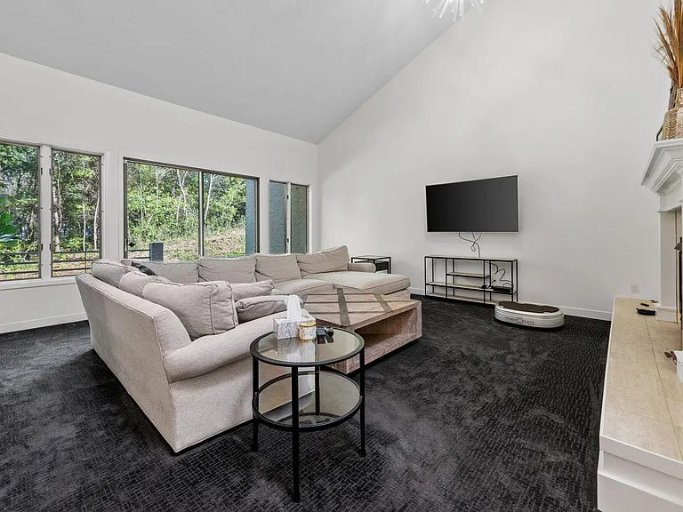 11730 Vista Dr — Photo 2