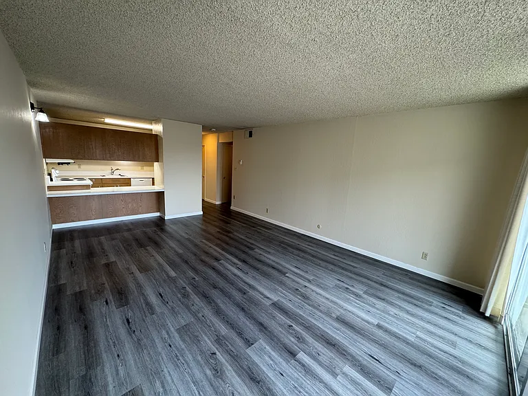 Imperial Apartments — Photo 6