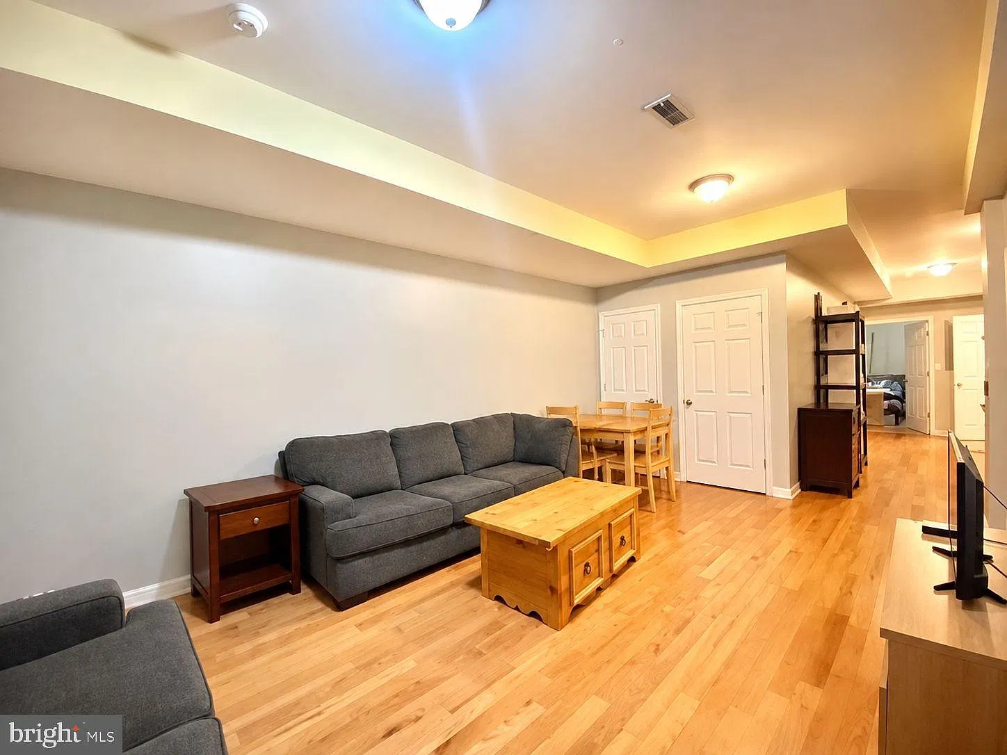 3 bed, 3.0 bath, 1200 sqft, $2,175 — Photo 2
