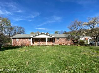 415 Barberry Dr, Knoxville, TN 37912