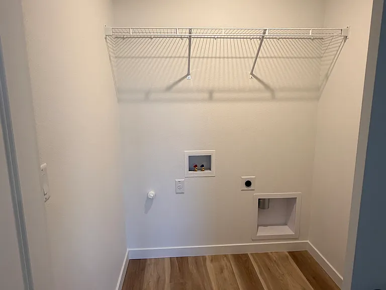 714 NE Rickenbacker Rd — Photo 11