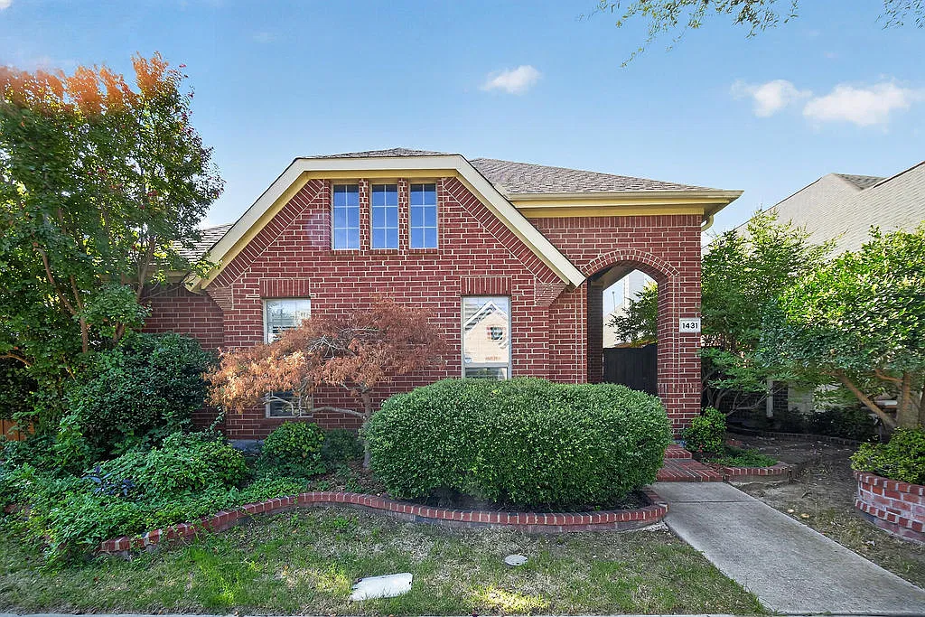 3 bed, 1896 sqft, $2,500 — Photo 1