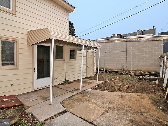 3rd image of 923 Guilford St