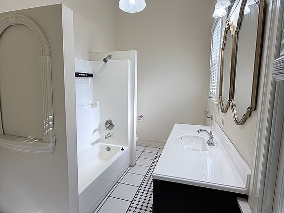 3rd image of 521 SE 1st St APT A